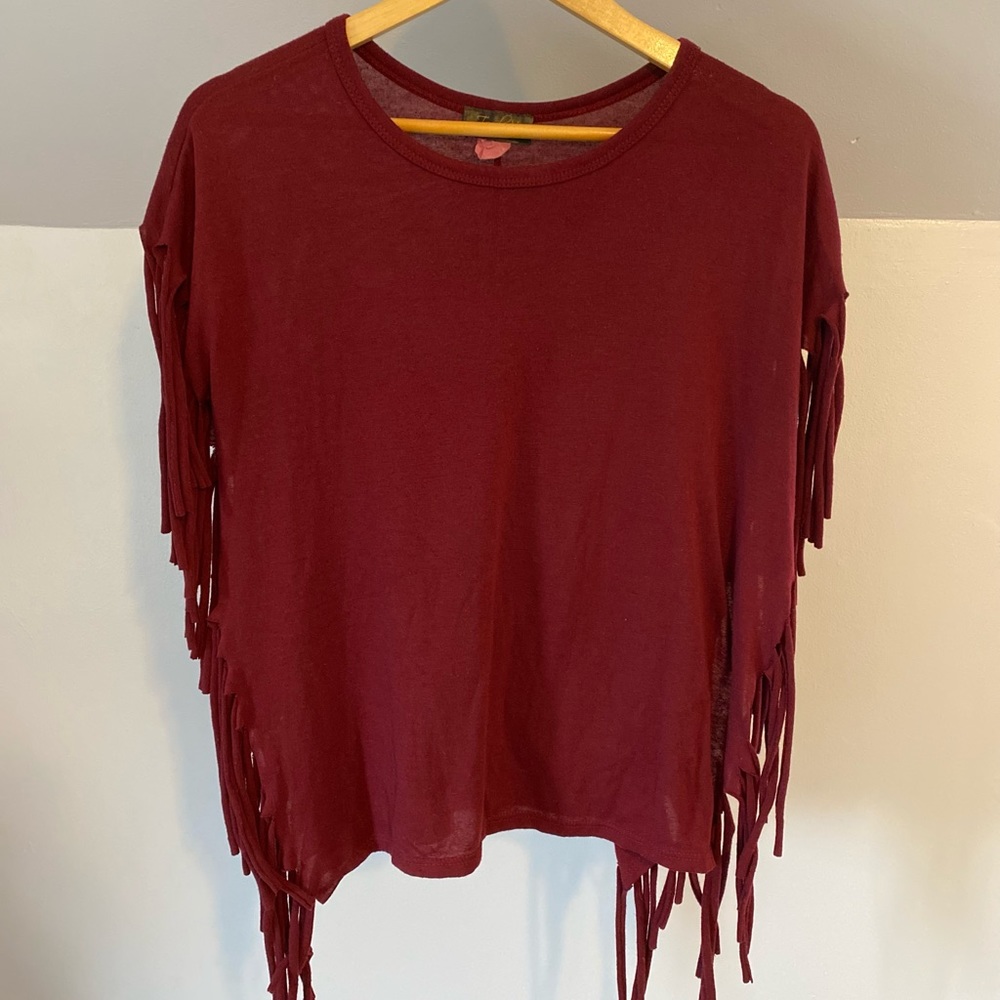 Short sleeve fringe top